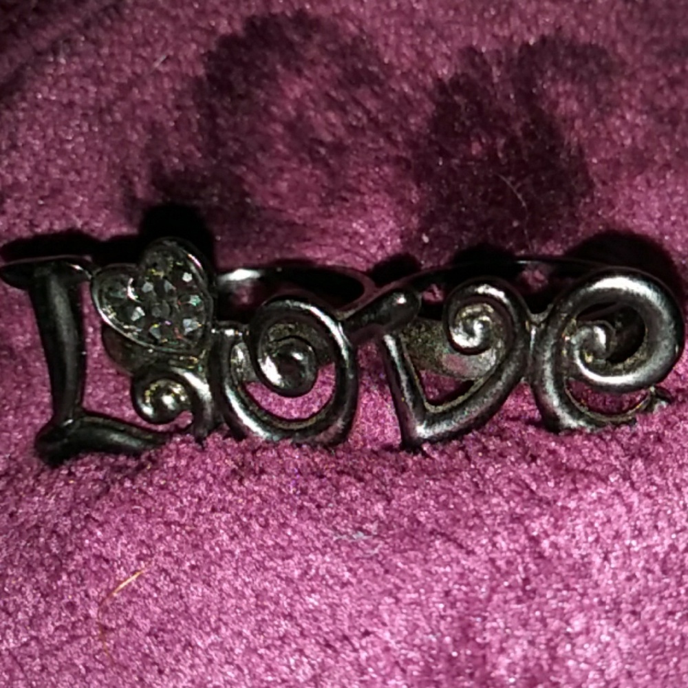 NWOT knuckle ring (Love)